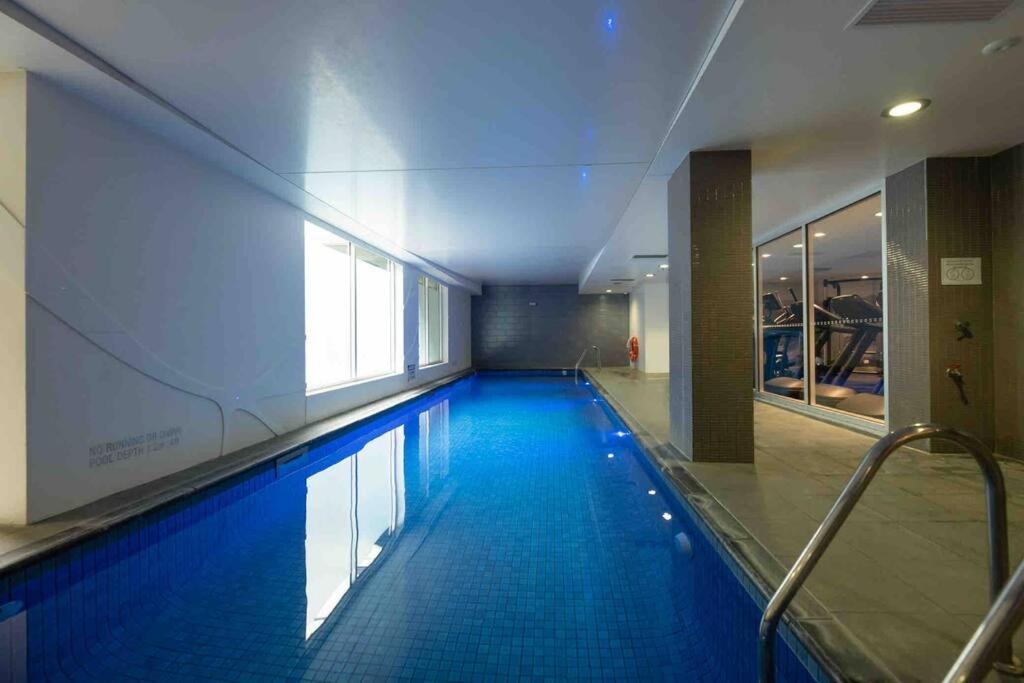 City Apartment, Pool & Carpark Аделаида Экстерьер фото