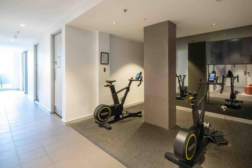 City Apartment, Pool & Carpark Аделаида Экстерьер фото