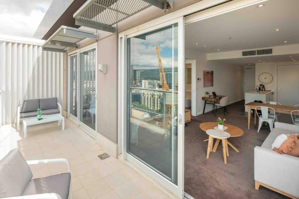 City Apartment, Pool & Carpark Аделаида Экстерьер фото