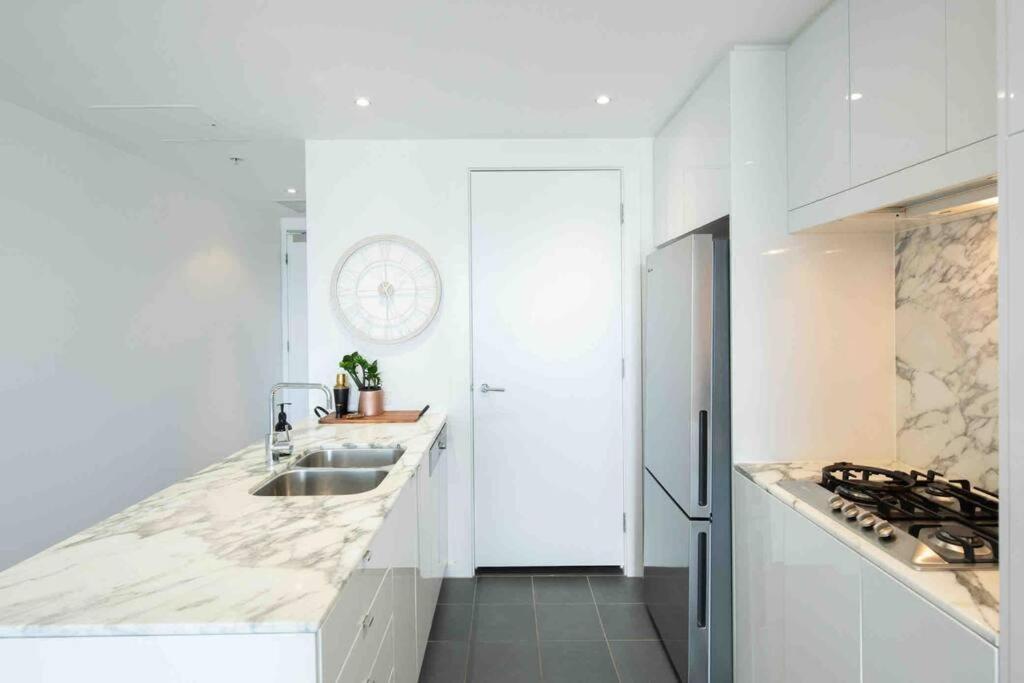 City Apartment, Pool & Carpark Аделаида Экстерьер фото