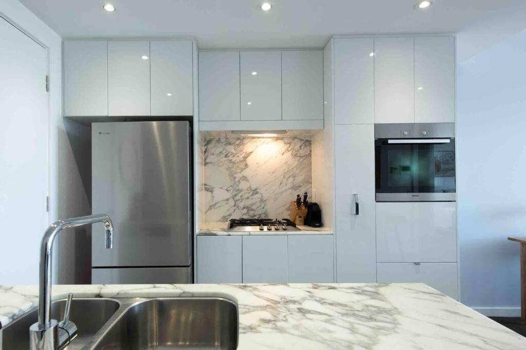 City Apartment, Pool & Carpark Аделаида Экстерьер фото